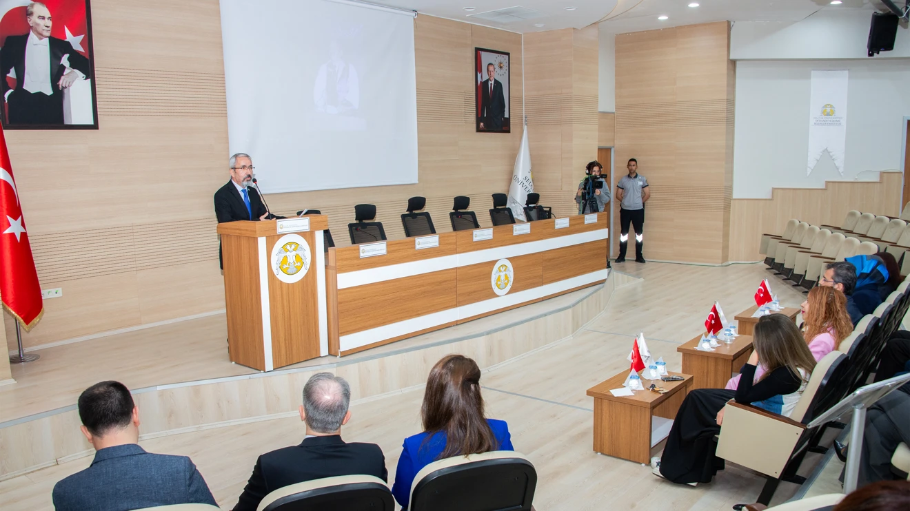 İİBF’de konferans salonuna Kurucu Dekan Yiğitbaşı’nın ismi verildi